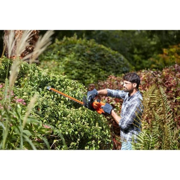 BLACK+DECKER BEHTS301-QS 500 W Häcksax med sladd 50 cm med 2 handtag och skydd - Asymmetriskt blad 22 mm Avstånd