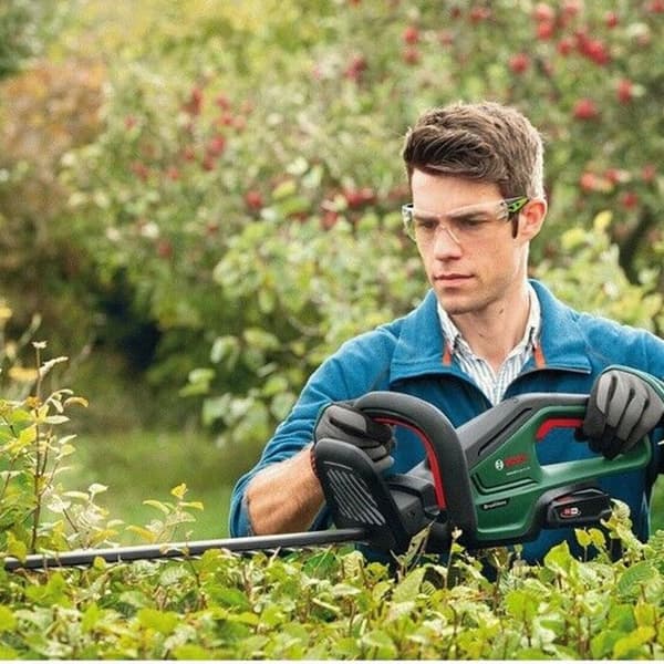 BOSCH UniversalHedgeCut 18V-50 trådlös häcksax + 1 batteri 2,5Ah - 0600849K01
