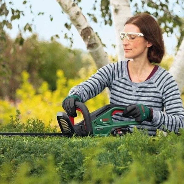 BOSCH UniversalHedgeCut 18V-50 trådlös häcksax + 1 batteri 2,5Ah - 0600849K01