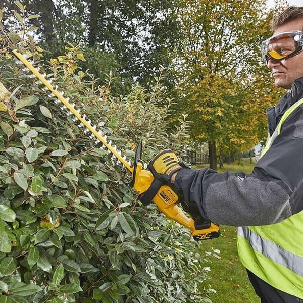 DeWALT DCM563P1 sladdlös häcksax - 55cm/19mm - 18V 5Ah - Gummerat handtag