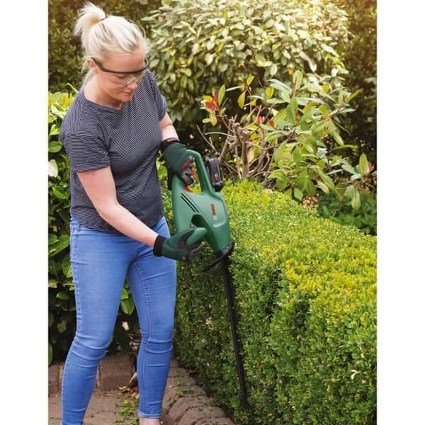 Häcksax - BOSCH - HG EasyHedgeCut 18-45 - Lätt - Li-Ion-batteri 18V - Antikollisionssystem