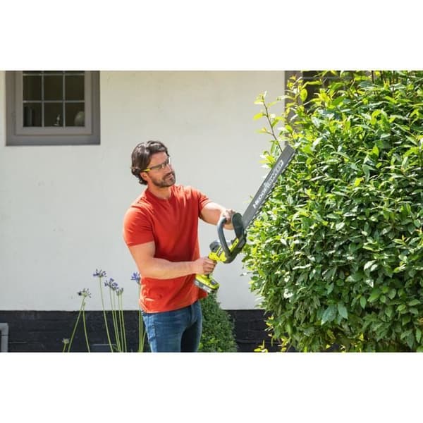RYOBI - LINEA 18V ONE+ häcksax - in-line design - 50 cm blad - 24 mm avstånd + 2,0 Ah batteri & laddare - RY18HT50A-120