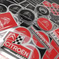 Miniatyrbild 4 av 4: cCitroën 3D-logodekal, röd, 52 mm