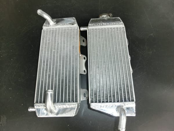 Korkean suorituskyvyn alumiinijäähdytin, täydellinen sopivuus Yamaha YZF450 YZ450F 2006, kevyt, kestävä rakenne