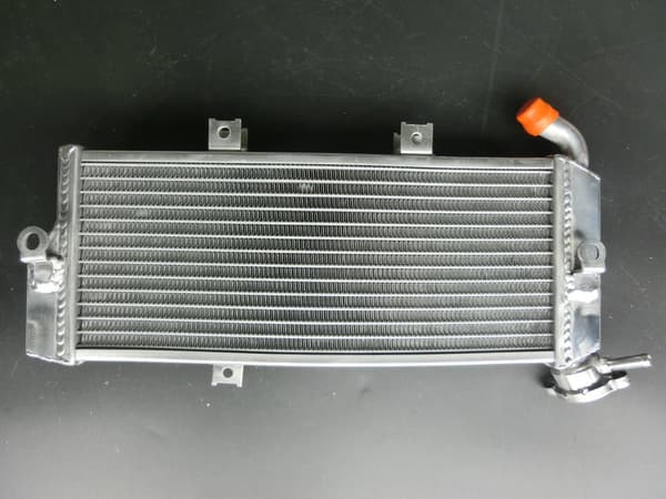Alle aluminiumradiatorer, passer til 2009-2011 Kawasaki EX650 Ninja 650, holdbar konstruktion, letvægtsdesign.