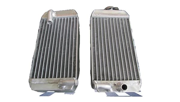 Aluminiumkøler til Honda CRF 150R, holdbar konstruktion, perfekt pasform til modeller 2007-2015, effektiv køling.