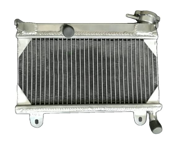 Aluminiumkylare för Suzuki GAMMA RG250, 30% mer kylningseffektivitet, precisions TIG-svetsning, hållbar aluminiumdesign.