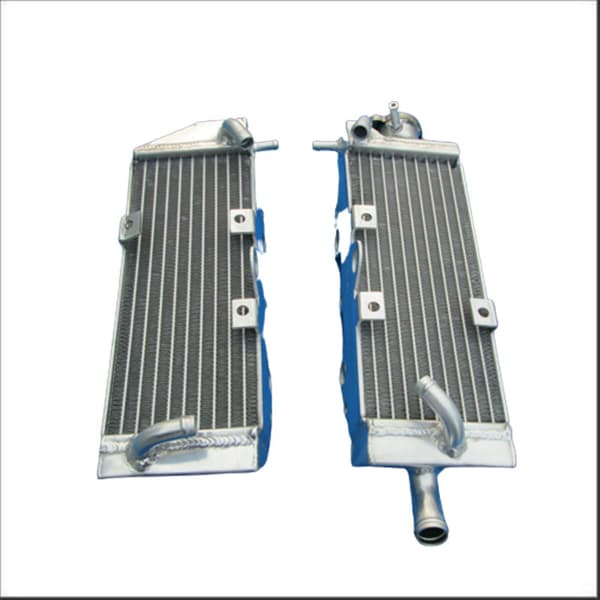 Aluminiumkylare för Suzuki RM250, perfekt passform för modellerna 1993-1995, lätt konstruktion, förbättrad kylningseffektivitet.
