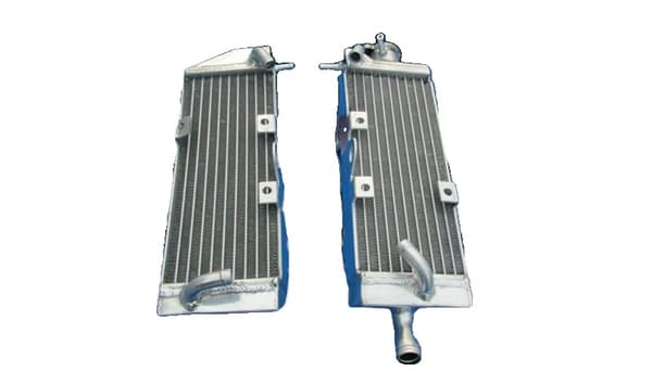Aluminiumkylare för Suzuki RM250, perfekt passform för modellerna 1993-1995, lätt konstruktion, förbättrad kylningseffektivitet.