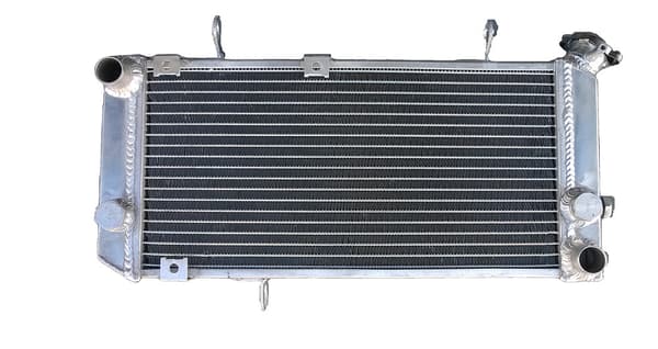 Alumiinijäähdytin, sopii 1997-2001 Suzuki TL1000S, ydinmitat 379mm x 198mm, peilipinnoitettu viimeistely