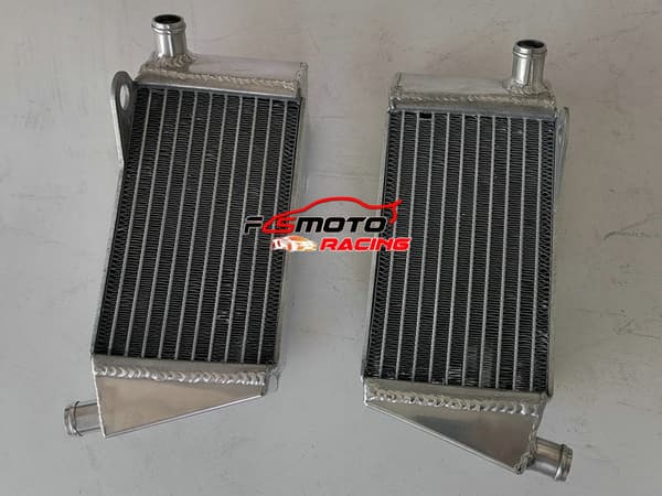 Aluminiumkylare för 1981 Honda CR250, Lättviktsdesign, Effektiv kylning, Anpassningsbara slangplaceringar
