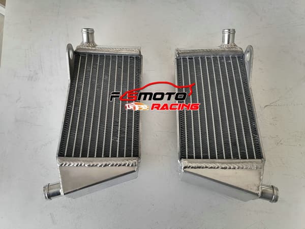 Aluminiumkylare för 1981 Honda CR250, Lättviktsdesign, Effektiv kylning, Anpassningsbara slangplaceringar
