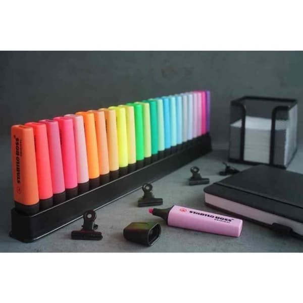 Set med 23 BOSS ORIGINAL ARTY Highlighters