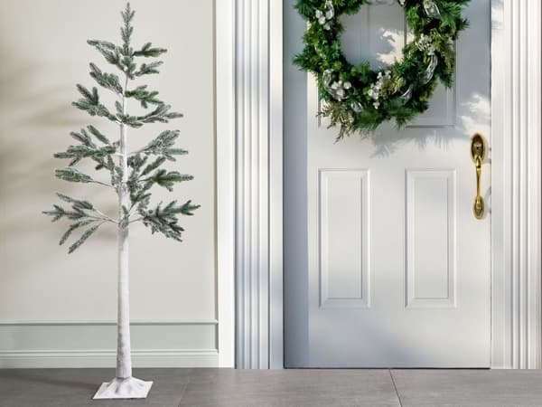 Konstgjord julgran Vit PE 180 cm Förtänd LED-Ljus Utomhus &amp; Inomhus Snöklädd Skandinavisk Stil Uteplats Trädgård