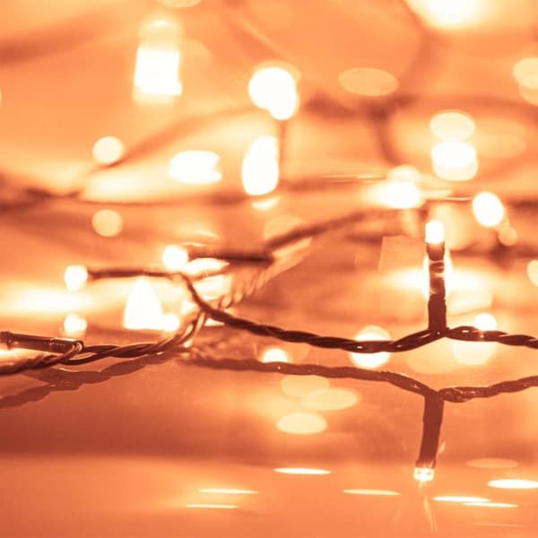 vidaXL Plastgran med 300 LEDs och snö 240 cm