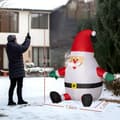 Miniatyrbillede 3 af 9: Oppustelig Juledekoration, 184x125x183 cm, Hvid og Rød