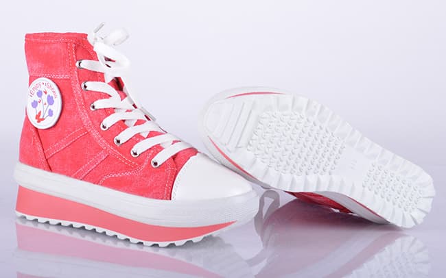 Coola sneakers med 5 cm sulor
