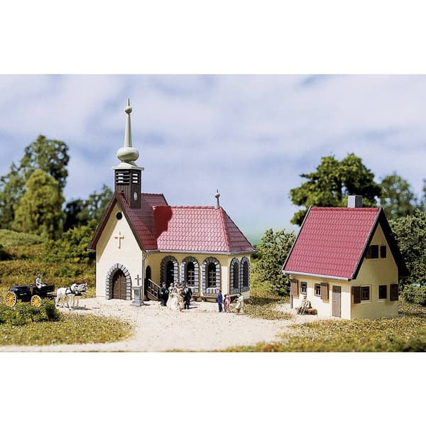 Bykyrka med prästgård N Auhagen 14461 Multifärg