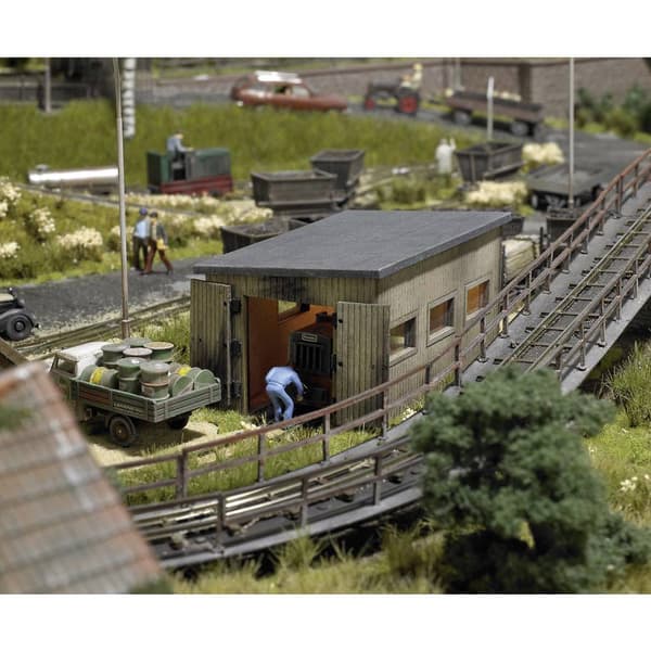 Busch 12380 H0 Militärjärnväg lokstall