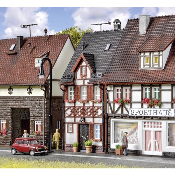 Tudor-stil hus Bahnhofstrasse 17 H0 Vollmer 43673