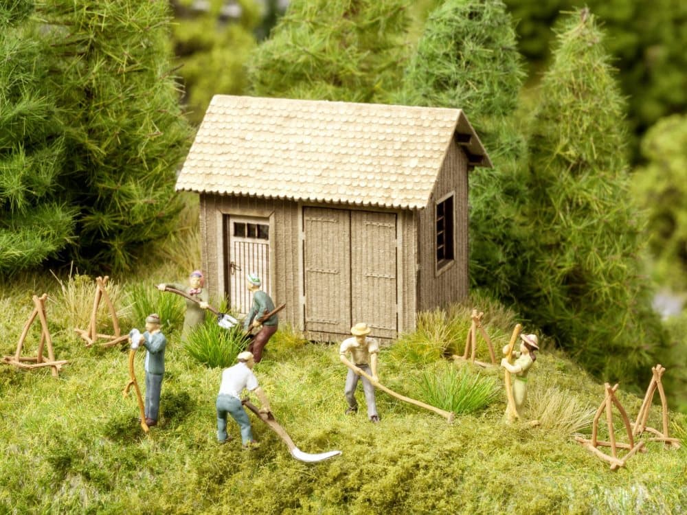 NOCH 0012050 H0 På sommergården