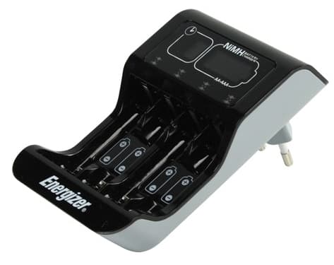 Energizer Pro Charger, Nikkelimetallihybridi (NiMH), Ylivaraus, Vastakkainen napaisuus, Oikosulku, AA, AAA, 4 kpl, Sisältää paristot