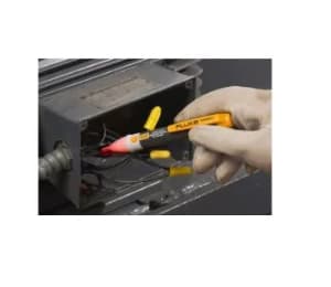 Fluke 2AC, Musta, Valkoinen, Keltainen, CAT IV, 1000 V, IEC 61010-1:2001, UL 61010-1 (2nd ed.), CAN/CSA-C22.2 No. 61010-1-04, and ISA-82.02.01, -10 -