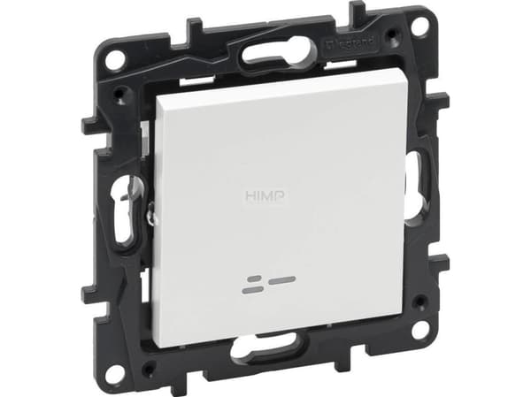 Legrand Niloe Step - belyst stegkontakt 10 AX - färg vit 863116