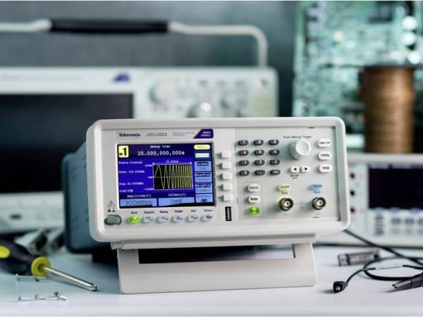 Tektronix AFG1062 funksjonsgenerator nettdrevet 1 µHz - 60 MHz 2-kanals sinus, kvadrat, puls, vilkårlig, støy, Dr (AFG1062)