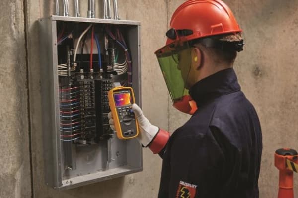 Fluke 279 FC/iFlex, -10 - 200 ° C, 27°, 36°, 7,5 - 14 um, 200 mK, 102 x 77 pixlar