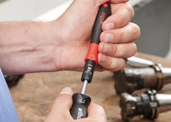 Wiha TorqueVario-S electric 2872 - Torque screwdriver with bit set - isolering - 0.8 - 5 N·m - i folding bag