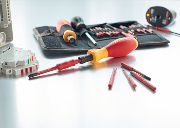 Wiha TorqueVario-S electric 2872 - Torque screwdriver with bit set - isolering - 0.8 - 5 N·m - i folding bag