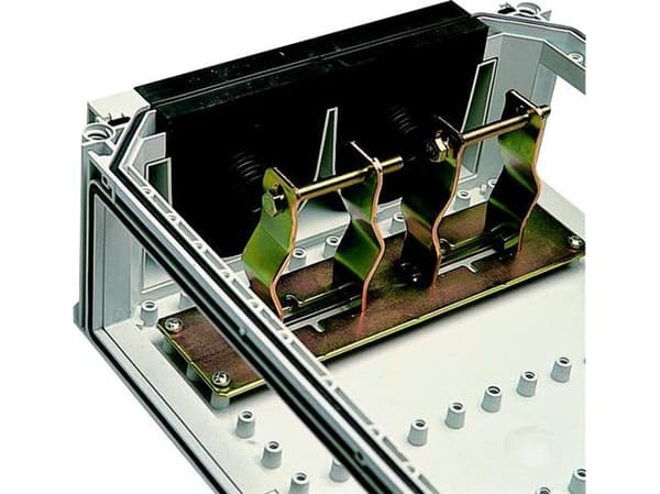 FIBOX Kaapeliläpivienti 320 kiskolla, max. 2 x Ø75 mm SLN 320 -laatikon puolelle
