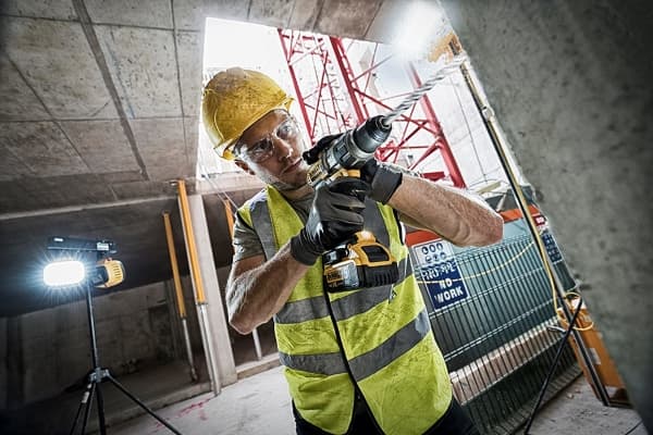 DeWALT DCD996P2-QW - Vasaraporakone/porakone - akkuporakone - 820 W - 3-nopeuksinen - avaimeton porakori 13 mm - 95 N-m - 2 akkua - 18 V