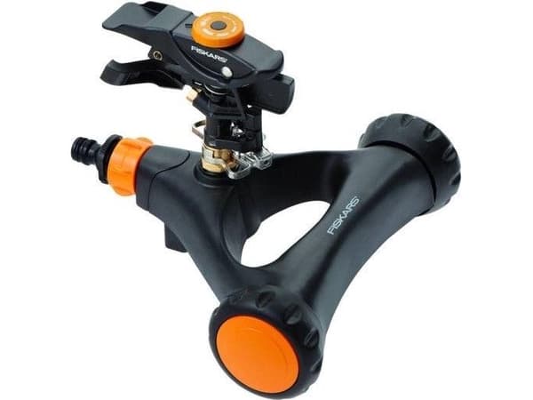 FISKARS METAL PULSE SPRINKLER ON WHEELS