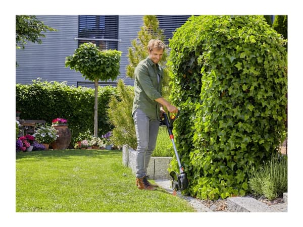 Gardena ComfortCut Li-18/23 Ready-To-Use Set - Gressstusser - trådløs - 18 V - 2.5 Ah - 23 cm - 2.5 kg