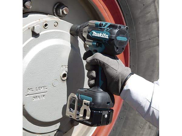 Makita DTW700RTJ - Iskevä jakoavain - akkukäyttöinen - 1/2" nelikulmaveto - 700 N-m - 2 akkua - 18 V