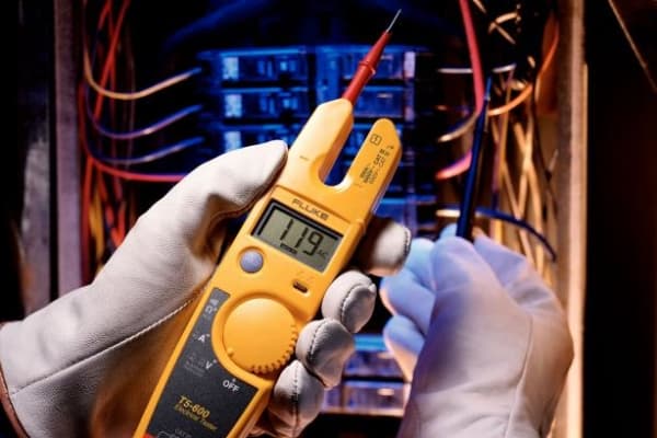 FLUKE T5-600 sähkötesterit OpenJaw 600V AC/DC. 600 V CAT III