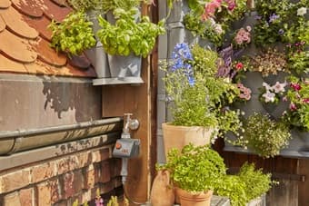 Gardena NatureUp!, Hjørneformet blomsterkasse, Vegg-montert, Plast, Grå, Utendørs, Monokromatisk