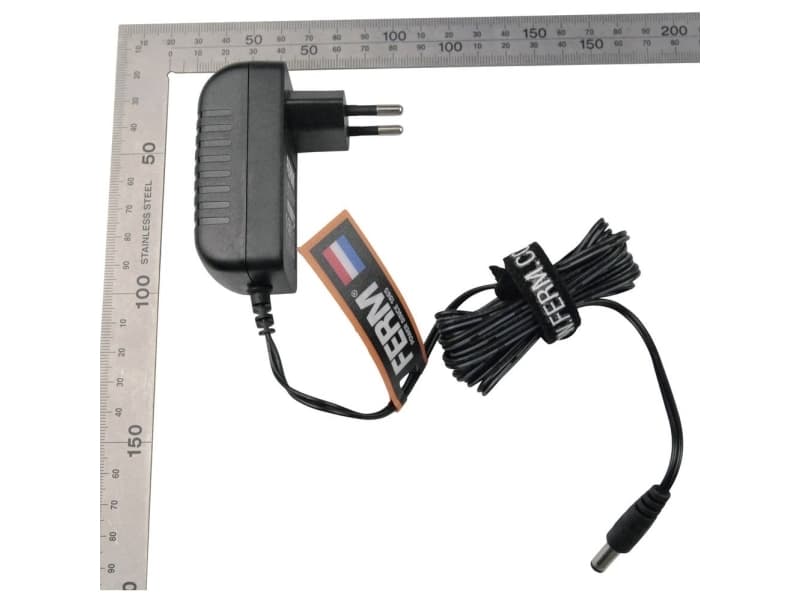 Værktøjs-batteri-opladningsteknik Ferm GGA1004
