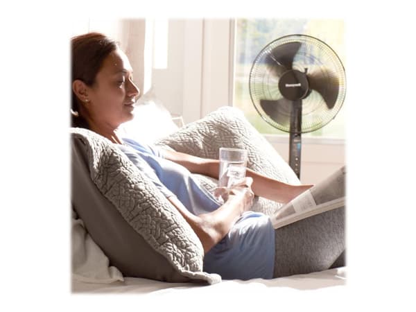 Honeywell HSF600BE4, Kotitaloustuuletin lavoilla, Musta, Lattia, Muovi, 48 dB, 70°
