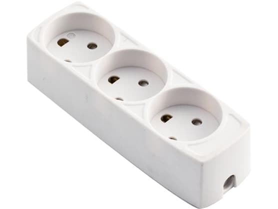 Uttag med 3 runda uttag med jord, 16A 250V vit
