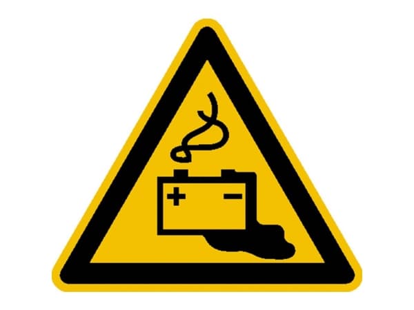 Varoitusmerkki Vaara akkuja ladattaessa N/A Itseliimautuva kalvo 100 mm ISO 7010 1 kpl