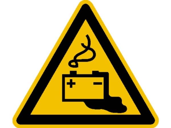 Advarselsskilt Fare ved opladning af batterier Folie selvklæbende 100 mm ISO 7010 SafetyMarking 21.0249 1 stk