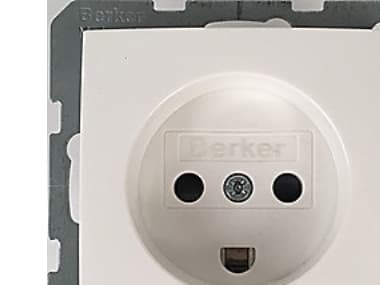 BERKER Uttag med dansk jord 3-polig, designserie S./B. vit