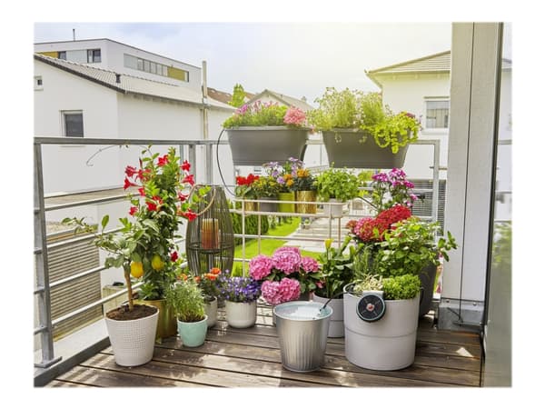 Gardena AquaBloom aurinkoenergialla toimiva kastelusarja