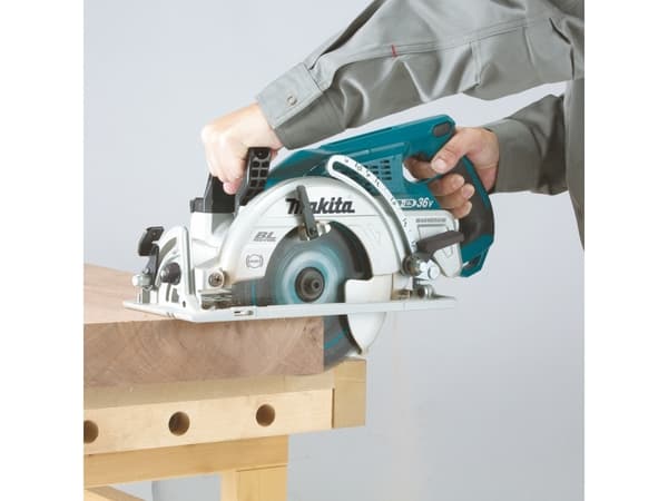 Makita Batteridrevet, håndholdt rundsav 185 mm 18 V (uden batterier og oplader)