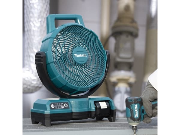 Makita DCF203Z - Jäähdytystuuletin - koneeseen asennettuna