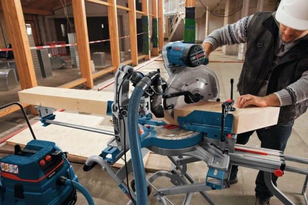Bosch GCM 12 GDL GRIP SAW MED UTSUGNING