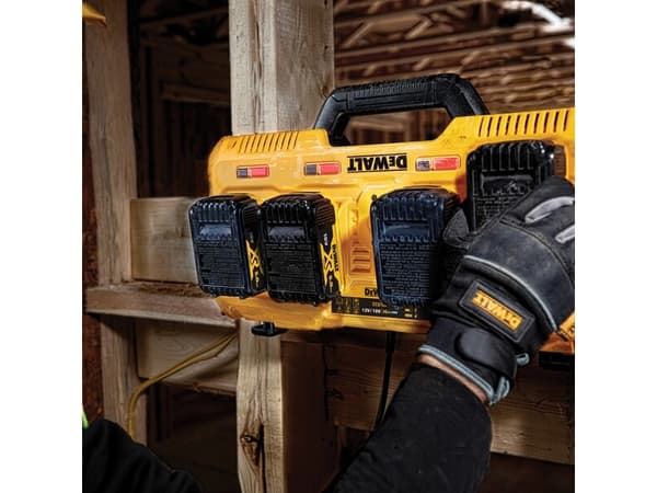 DeWALT DCB104-QW - Batteriladdare - 4 x batterier laddas - 8 A - 4 utdatakontakter